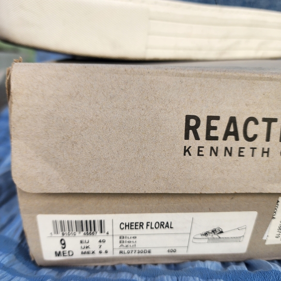 PLATFORM SNEAKERS SIZE 9 JEAN MATERIAL FLOWER DESIGN BY REACTION KENNETH COLE - Picture 4 of 4